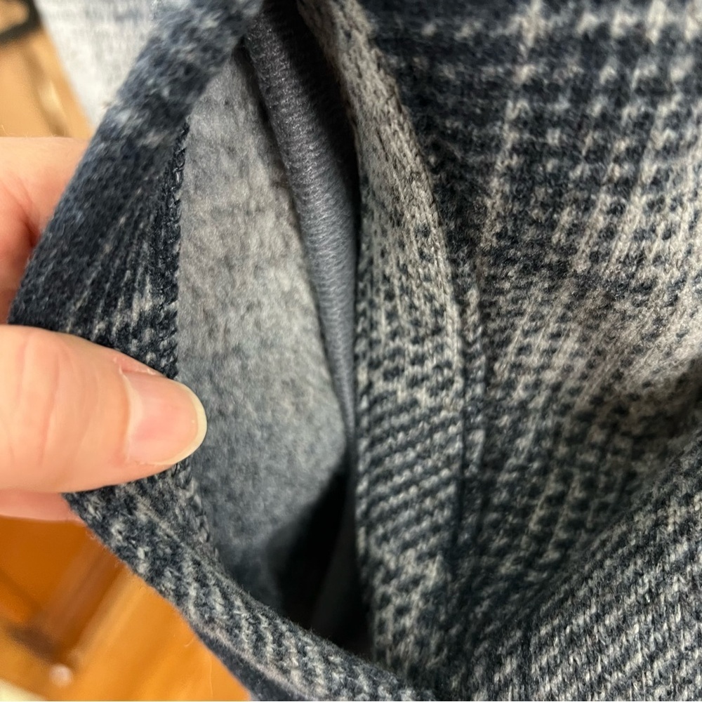 The North Face Women’s Plaid Fleece Poncho Cape Wrap Size Medium - Picture 7 of 10